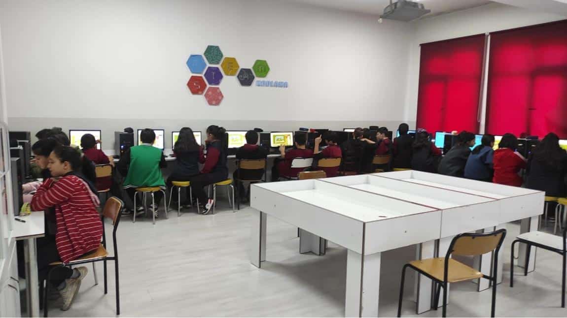 Eğitim Kenti Karabük Projesi kapsamaında bilişim derslerinde kodlama eğitimi yapıldı.